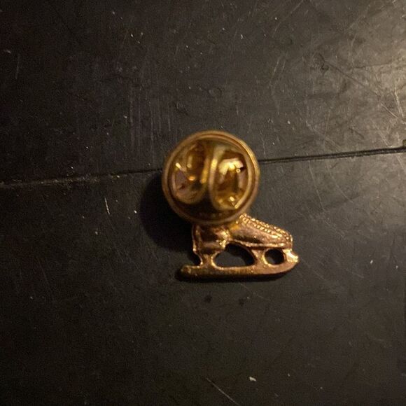 Gold Tone Ice Skate Pins Set with Tie Tack Backs Winter Sports Lapel Pins - Picture 2 of 4